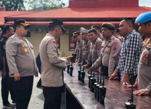 KAPOLRES SIBOLGA CEK KESIAPAN HT PERSONEL